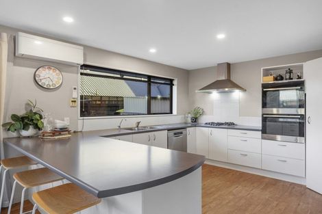 Photo of property in 1 Lowe Place, Rangiora, 7400