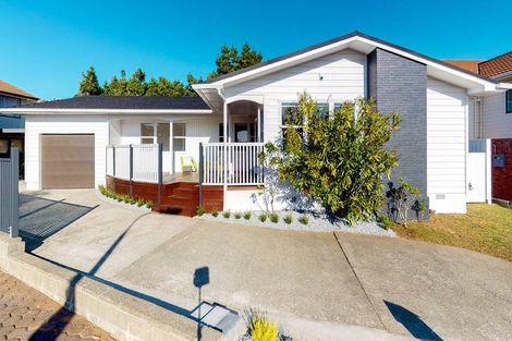 Photo of property in 34 Westview Grove, Miramar, Wellington, 6022