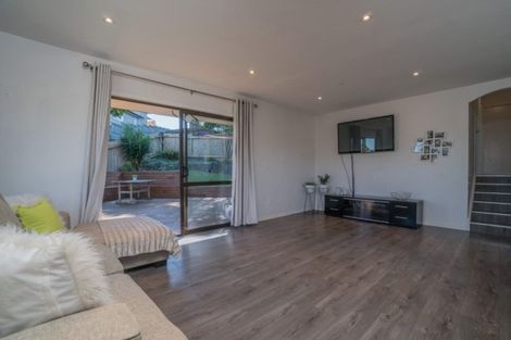 Photo of property in 11 Forster Place, West Harbour, Auckland, 0618