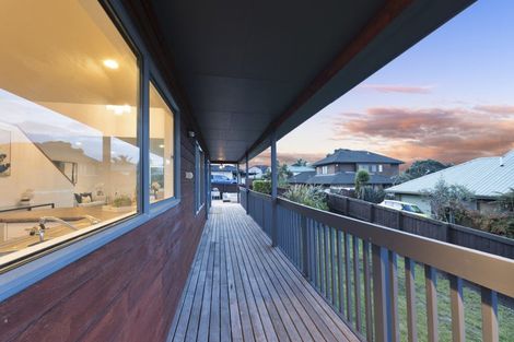 Photo of property in 30 Farquhar Road, Glendene, Auckland, 0602