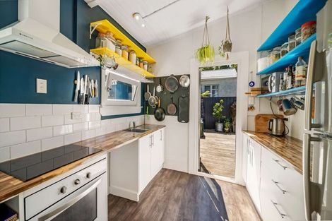 Photo of property in 17 Adderley Terrace, Ravensbourne, Dunedin, 9022