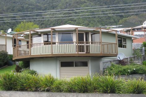 Photo of property in 4/7 Waikawa Road, Picton, 7220