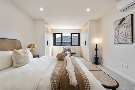 Photo of property in 69b Chivalry Road, Glenfield, Auckland, 0629