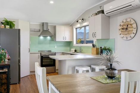 Photo of property in 76 Richmond Avenue, Richmond Heights, Taupo, 3330