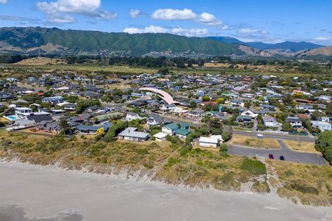 Photo of property in 116 Field Way, Waikanae Beach, Waikanae, 5036