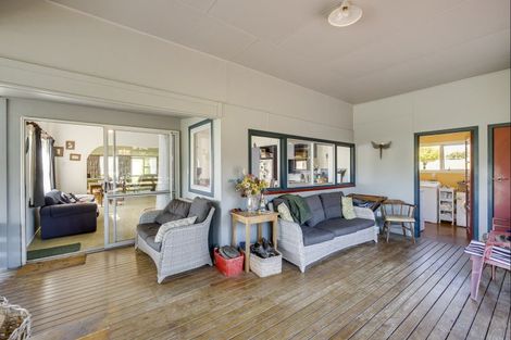 Photo of property in 32 Poukawa Road, Poukawa, Hastings, 4178