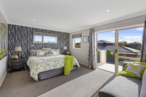 Photo of property in 28 Coolspring Way, Redwood, Christchurch, 8051