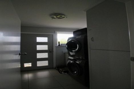 Photo of property in 1/38 Sunnyfield Crescent, Glenfield, Auckland, 0629