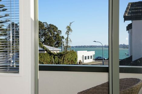 Photo of property in 6a Devon Road, Bucklands Beach, Auckland, 2012