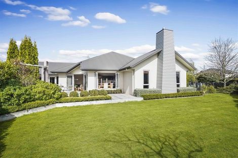 Photo of property in 2 Gibbston Close, Huntington, Hamilton, 3210