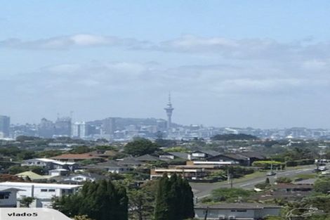 Photo of property in 1/80 Seaview Road, Castor Bay, Auckland, 0620