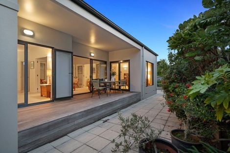 Photo of property in 28 Rosemary Avenue, Forrest Hill, Auckland, 0620