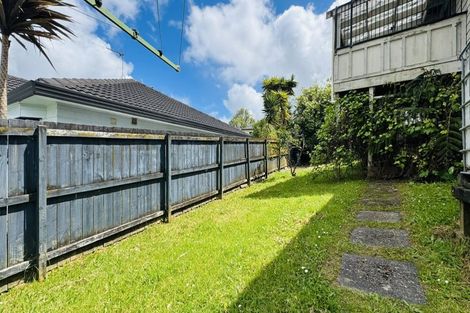 Photo of property in 15 Loughanure Place, Massey, Auckland, 0614