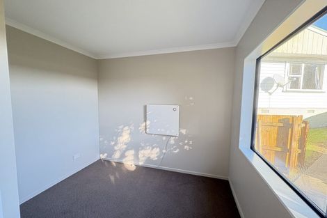 Photo of property in 86b Royal View Road, Te Atatu South, Auckland, 0610