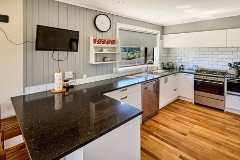 Photo of property in 20 Lyndfield Lane, Newlands, Wellington, 6037