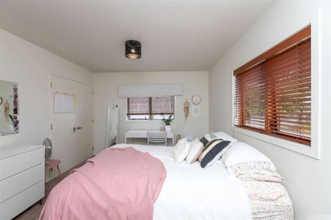 Photo of property in 10 Palm Grove Drive, Western Heights, Hamilton, 3200