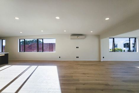 Photo of property in 2a Embling Place, Eastern Beach, Auckland, 2012