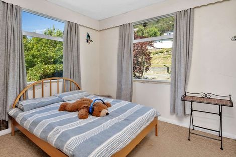 Photo of property in 82 Milton Terrace, Picton, 7220