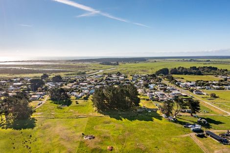 Photo of property in 9 Ripa Street, Tangimoana, 4822