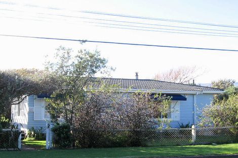 Photo of property in 23 Heperi Street, Waikanae Beach, Waikanae, 5036