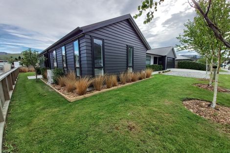 Photo of property in 35 Cheltenham Road, Lower Shotover, Queenstown, 9304