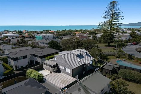 Photo of property in 2/10 Sylvan Park Avenue, Milford, Auckland, 0620