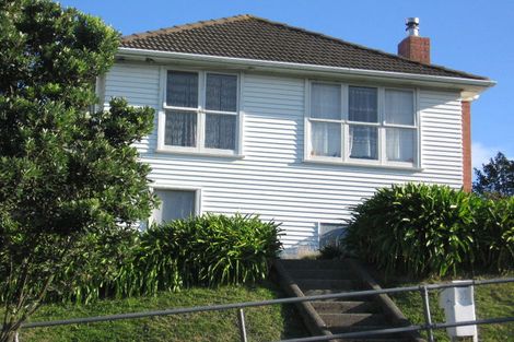 Photo of property in 33 Pikarere Street, Titahi Bay, Porirua, 5022