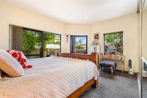 Photo of property in 8a Horizon Way, West Harbour, Auckland, 0618