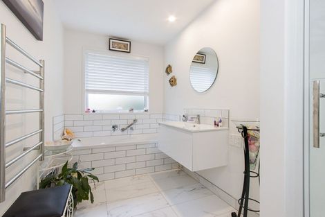 Photo of property in 12 Riverside Place, Katikati, 3129