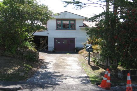 Photo of property in 51 Cliff View Drive, Green Bay, Auckland, 0604