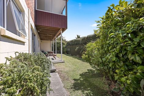 Photo of property in 2/12 Beechwood Road, Rothesay Bay, Auckland, 0630