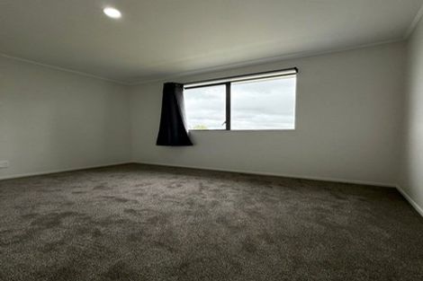 Photo of property in 1/4 Eulogy Place, Randwick Park, Auckland, 2105