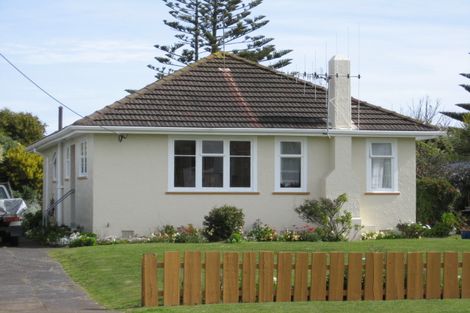 Photo of property in 33 Polson Street, Castlecliff, Whanganui, 4501