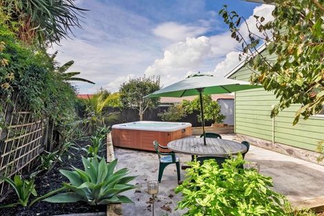 Photo of property in 36 Wallath Road, Onehunga, Auckland, 1061