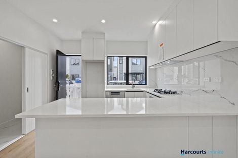 Photo of property in 32 Whare Kauri Road, Papakura, 2110