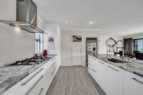 Photo of property in 13 Te Arakete Place, Hurworth, New Plymouth, 4310