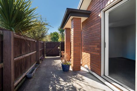 Photo of property in 17 Picton Avenue, Riccarton, Christchurch, 8011