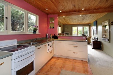 Photo of property in 802 West Coast Road, Oratia, Auckland, 0604