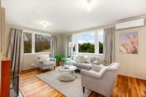 Photo of property in 16 Komata Grove, Waitangirua, Porirua, 5024