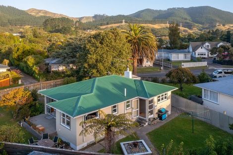 Photo of property in 4 Brazier Grove, Paraparaumu, 5032