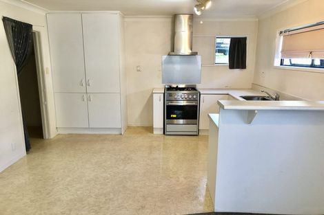 Photo of property in 26 Kingsclere Place, Goodwood Heights, Auckland, 2105