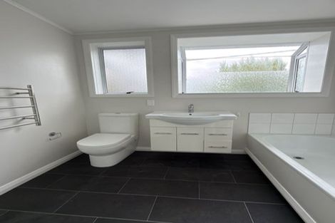 Photo of property in 8 Bathurst Street, Silverstream, Upper Hutt, 5019