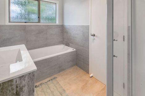 Photo of property in 2/42 Raleigh Road, Northcote, Auckland, 0627