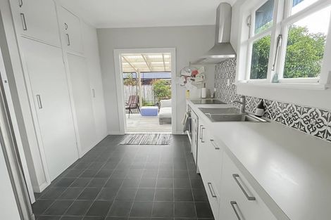 Photo of property in 27 Knowles Street, Terrace End, Palmerston North, 4410