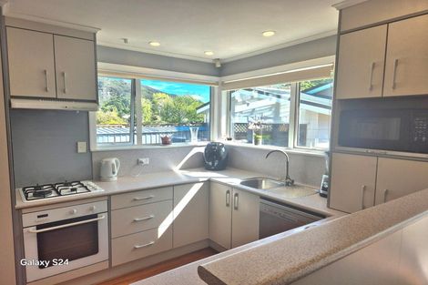 Photo of property in 18 Parnell Street, Fairfield, Lower Hutt, 5011