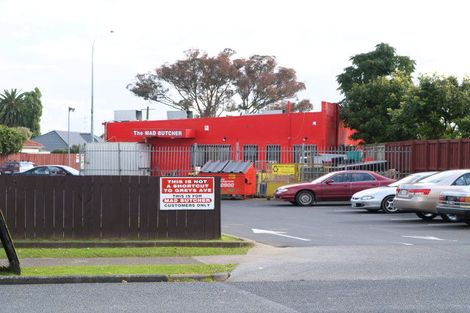 Photo of property in 74 Robertson Road, Mangere East, Auckland, 2024