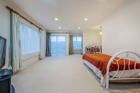 Photo of property in 6a Sheriff Place, Randwick Park, Auckland, 2105