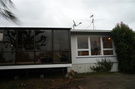 Photo of property in 2/23a Gladstone Road, Northcote, Auckland, 0627