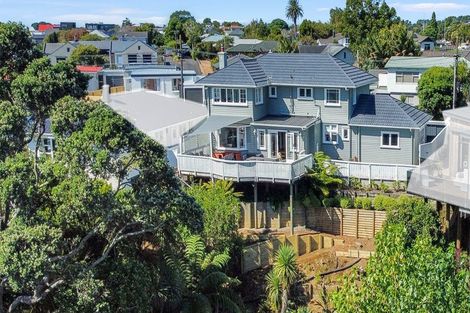 Photo of property in 26 Baring Terrace, Strandon, New Plymouth, 4312