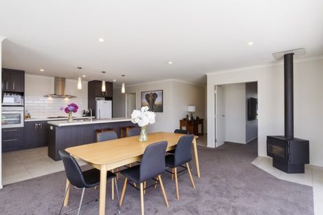 Photo of property in 32 Silicon Way, Fitzherbert, Palmerston North, 4410